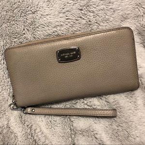 Michael Kors | Grey Taupe Full Zip Wallet